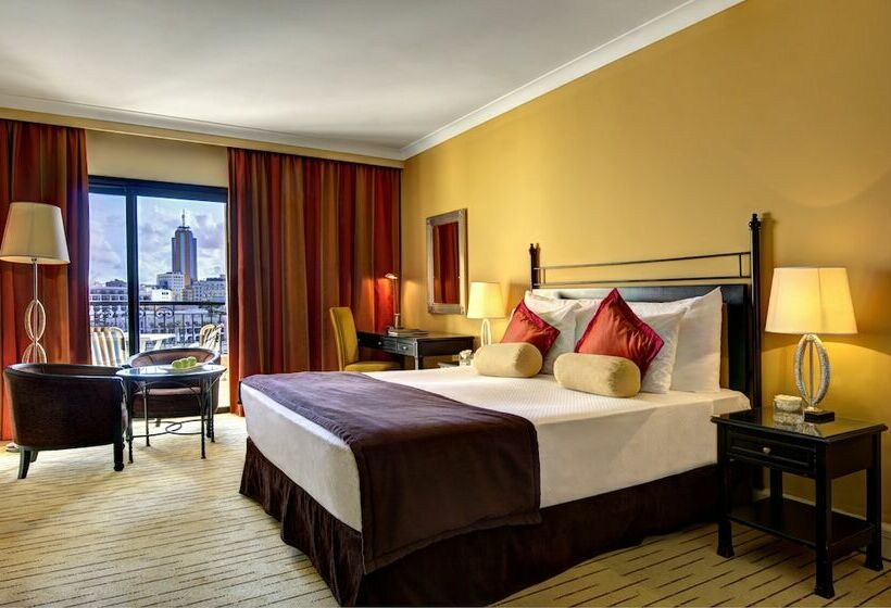 اتاق لوکس با چشمانداز دریا, Corinthia St George S Bay