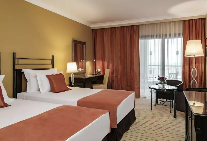 اتاق لوکس با چشمانداز دریا, Corinthia St George S Bay