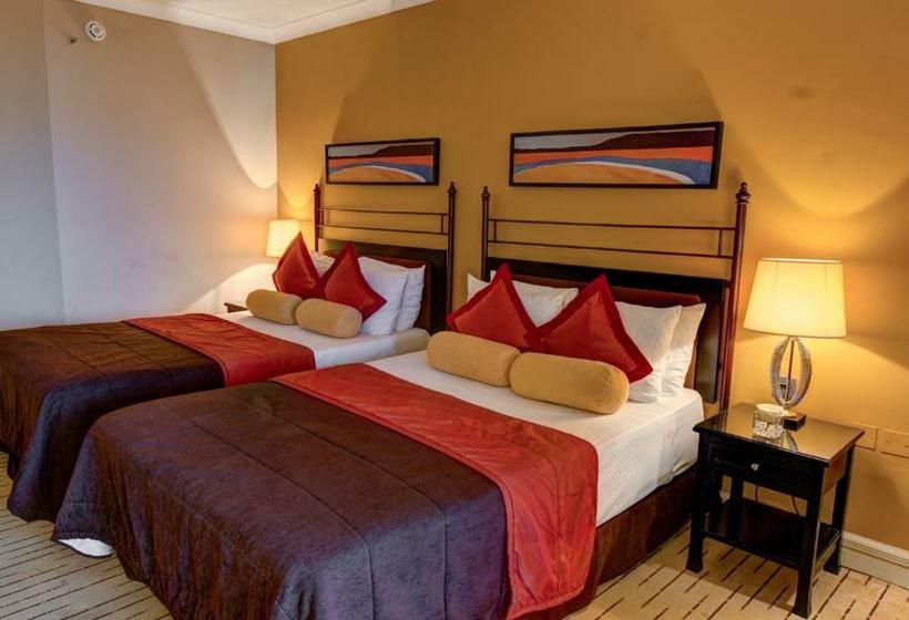 اتاق استاندارد چهار تخته, Corinthia St George S Bay