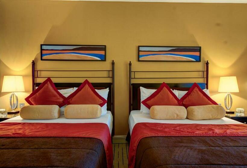 اتاق استاندارد چهار تخته, Corinthia St George S Bay