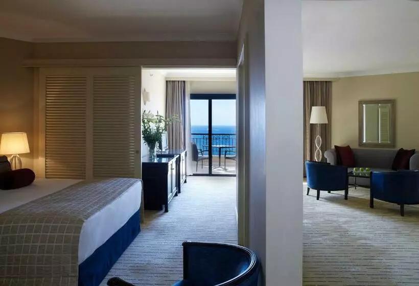 سوییت جونیور با چشمانداز دریا, Corinthia St George S Bay