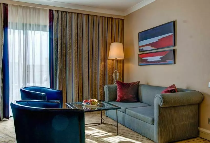 سوییت جونیور با چشمانداز دریا, Corinthia St George S Bay