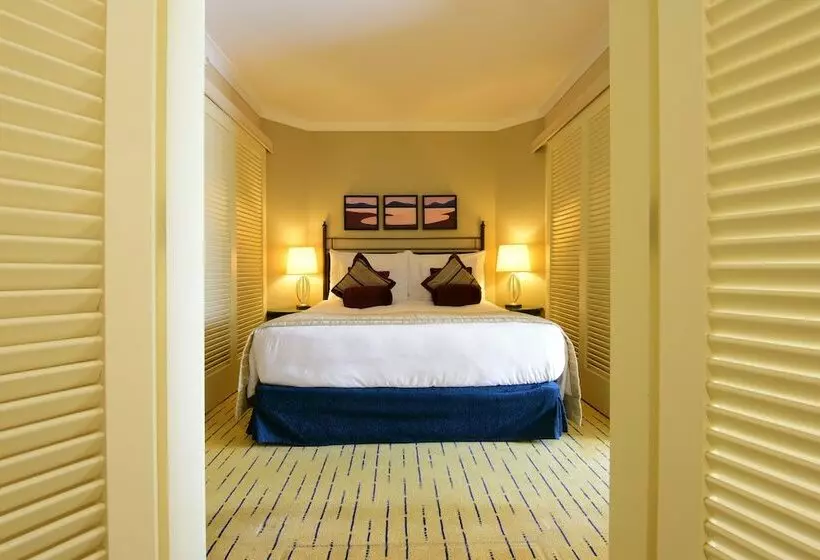 سوییت جونیور با چشمانداز دریا, Corinthia St George S Bay