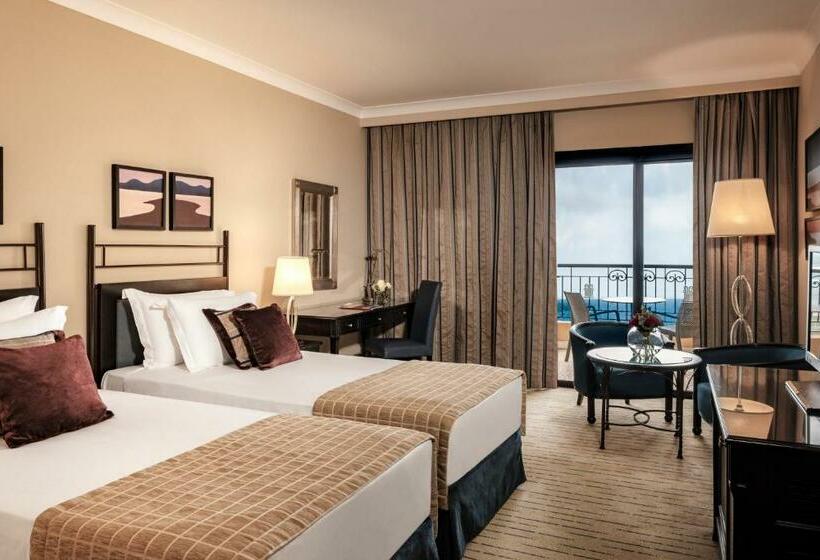 اتاق اجرایی با چشمانداز دریا, Corinthia St George S Bay