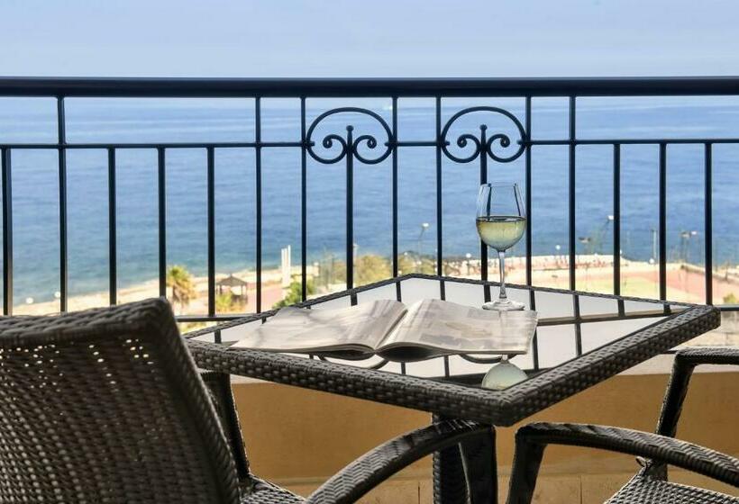 اتاق اجرایی با چشمانداز دریا, Corinthia St George S Bay