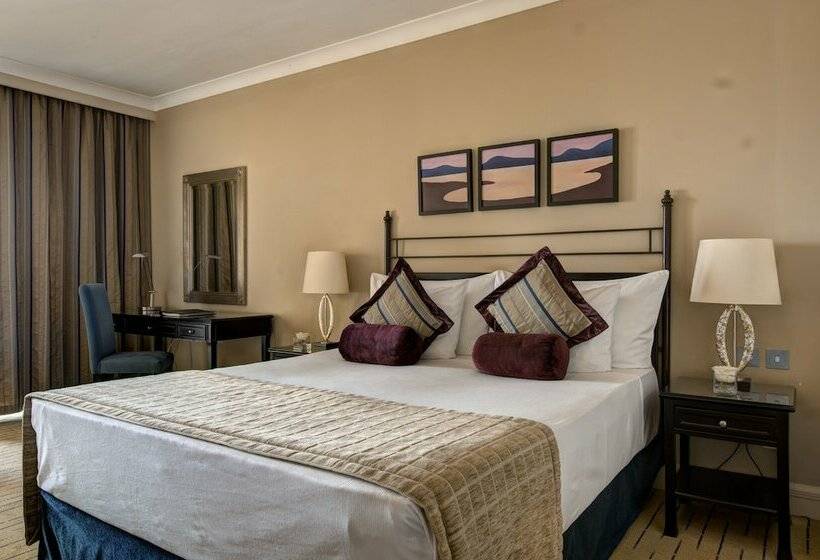 اتاق اجرایی با چشمانداز دریا, Corinthia St George S Bay