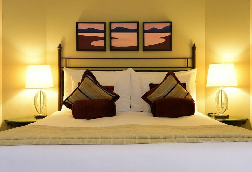 سوییت لوکس, Corinthia St George S Bay