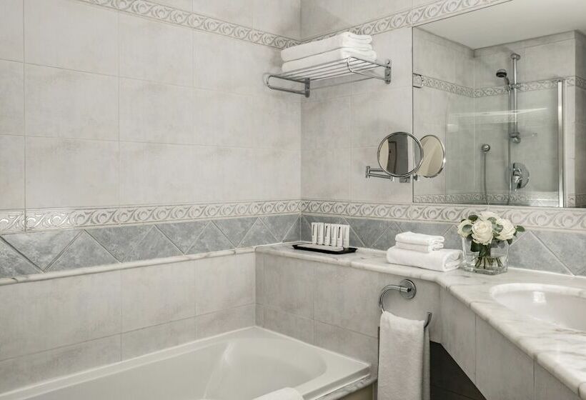 سوییت لوکس, Corinthia St George S Bay