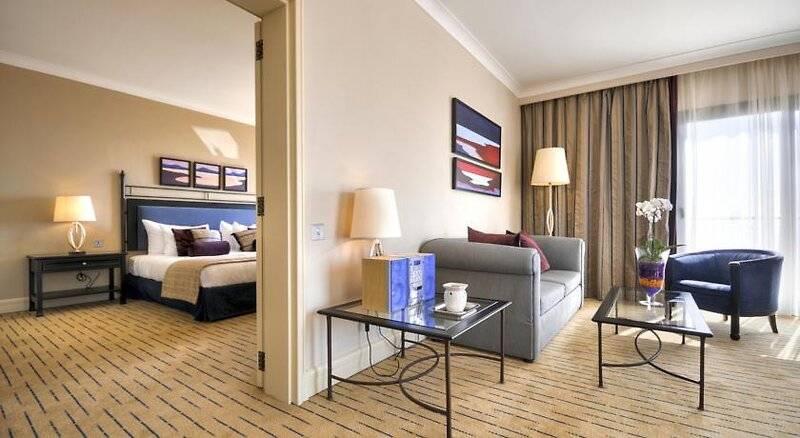 سوییت لوکس, Corinthia St George S Bay