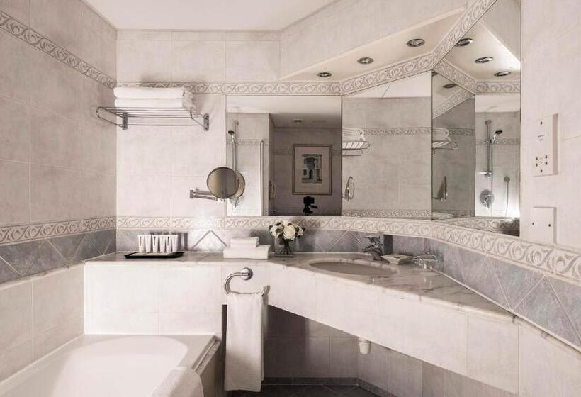 سوییت لوکس, Corinthia St George S Bay