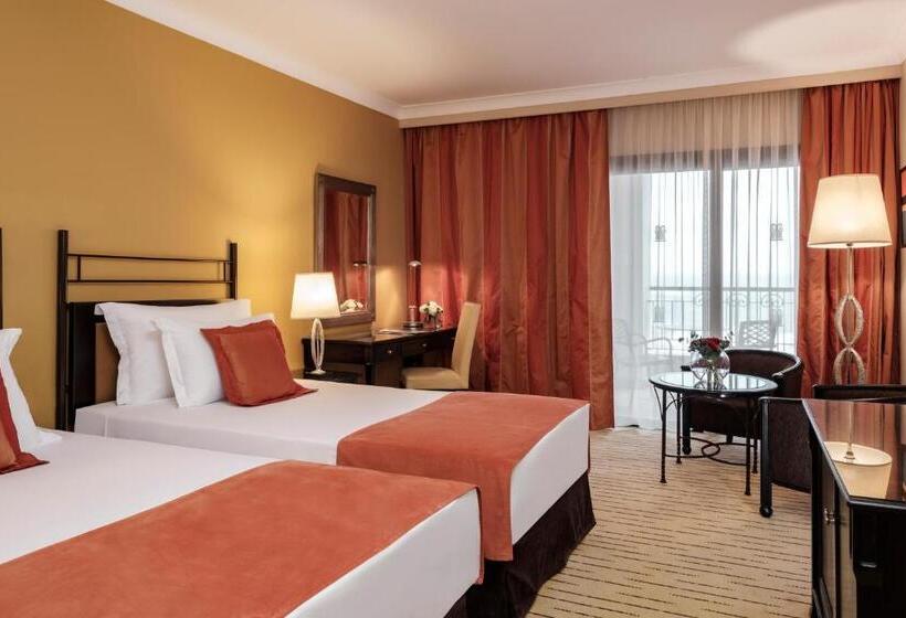 اتاق لوکس با چشم‌انداز دریا, Corinthia St George S Bay