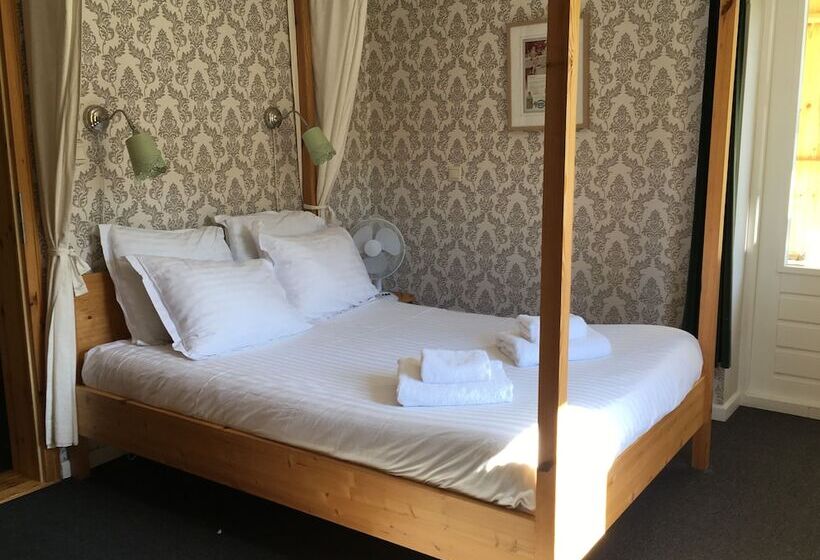 اتاق استاندارد با چشم‌انداز رودخانه, Dirbach Plage