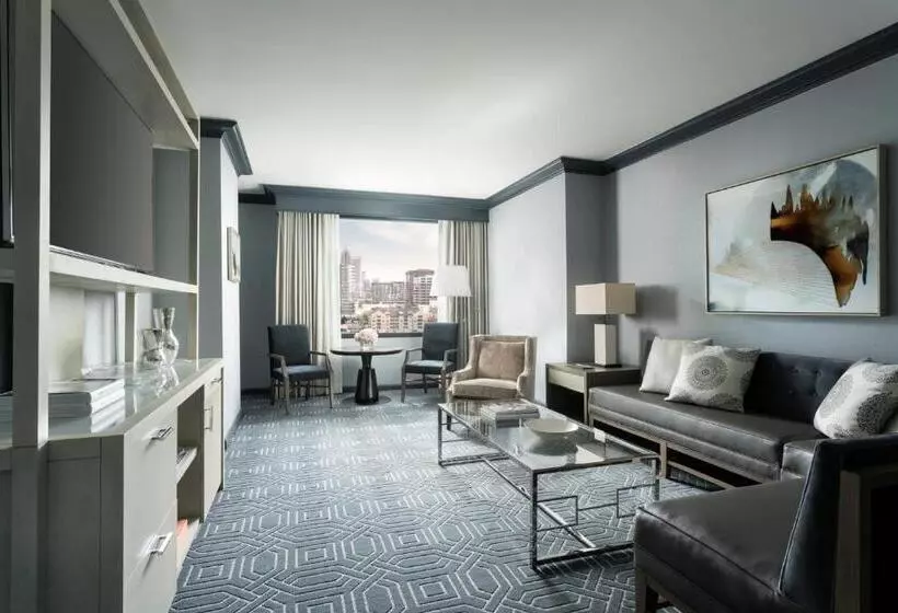 キングサイズベッドのスイートルーム, Four Seasons Hotel Atlanta