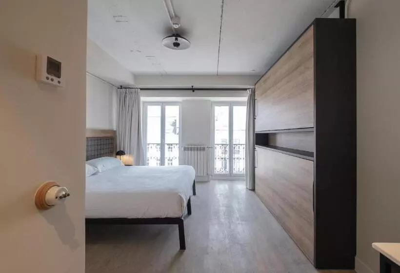 اتاق خانوادگی, Latroupe Grand Place Hostel