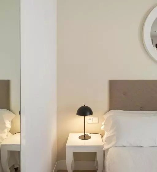 اتاق استاندارد, Latroupe Grand Place Hostel
