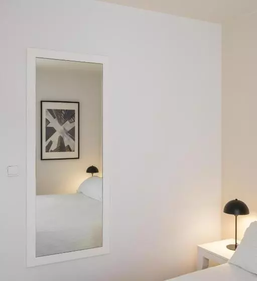 اتاق استاندارد, Latroupe Grand Place Hostel