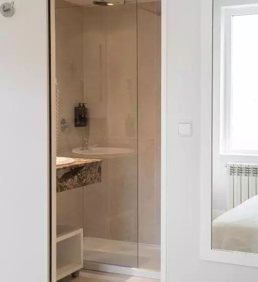 اتاق استاندارد, Latroupe Grand Place Hostel