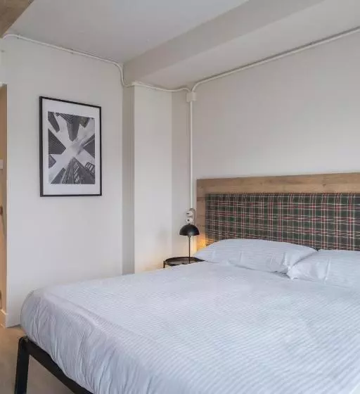 اتاق سوپریور خانوادگی, Latroupe Grand Place Hostel