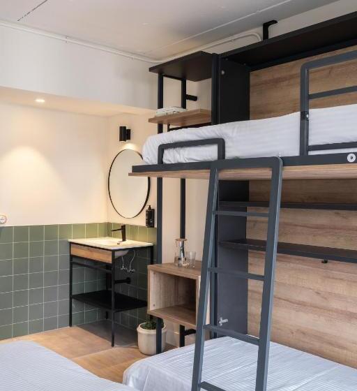 اتاق سوپریور خانوادگی, Latroupe Grand Place Hostel