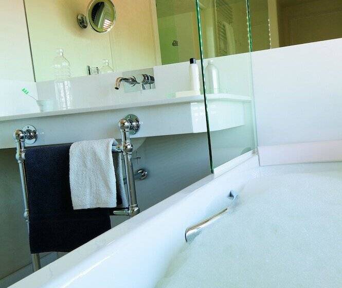 디럭스 룸, Le Saint James