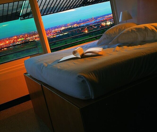 디럭스 룸, Le Saint James