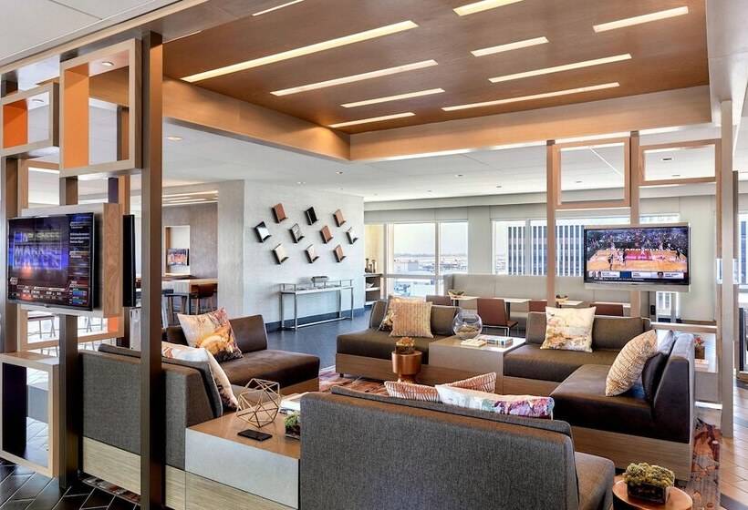 غرفة كلوب, Los Angeles Airport Marriott