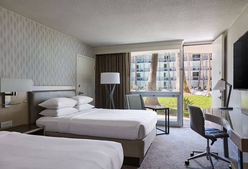 غرفه قياسيه سريرين مزدوجين, Los Angeles Airport Marriott