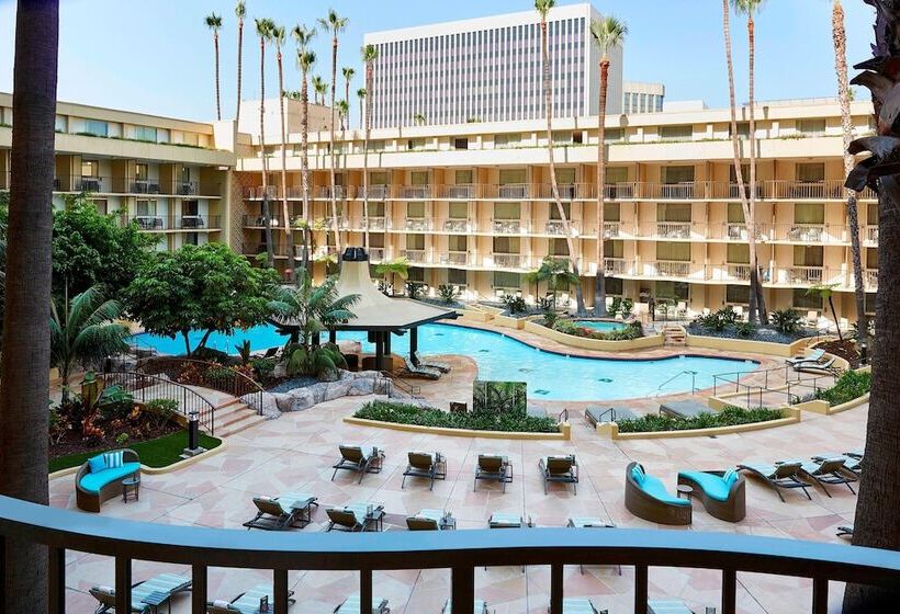 غرفه قياسيه سريرين مزدوجين, Los Angeles Airport Marriott