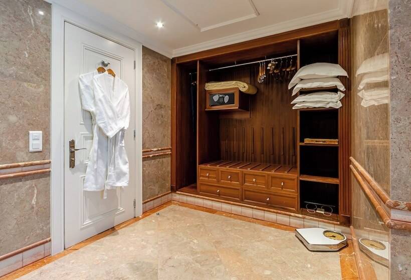 جناح, Olissippo Lapa Palace – The Leading Hotels Of The World