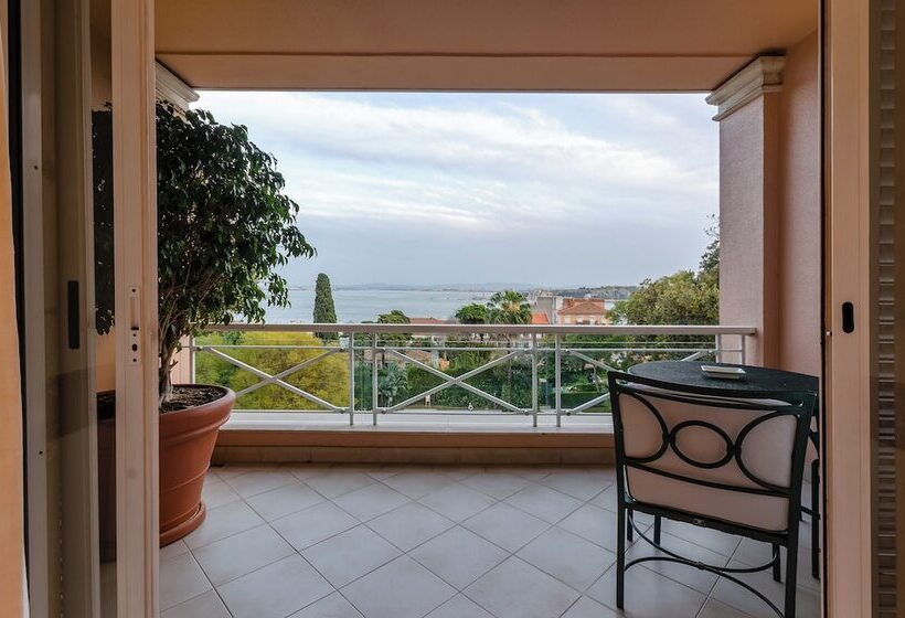 جناح جونيور, Olissippo Lapa Palace – The Leading Hotels Of The World
