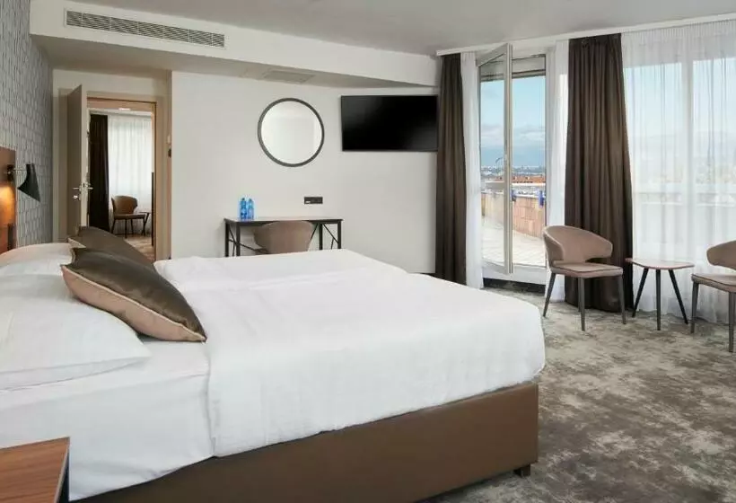 Deluxe-sviitti, Orea Hotel Pyramida Praha