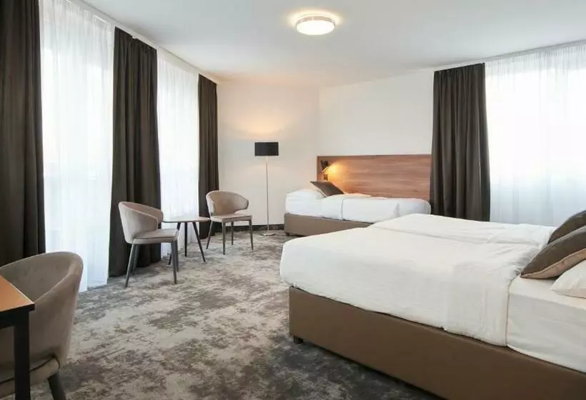 Deluxe-sviitti, Orea Hotel Pyramida Praha