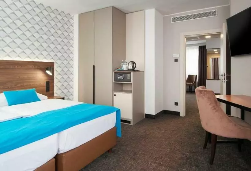 Deluxe-sviitti, Orea Hotel Pyramida Praha