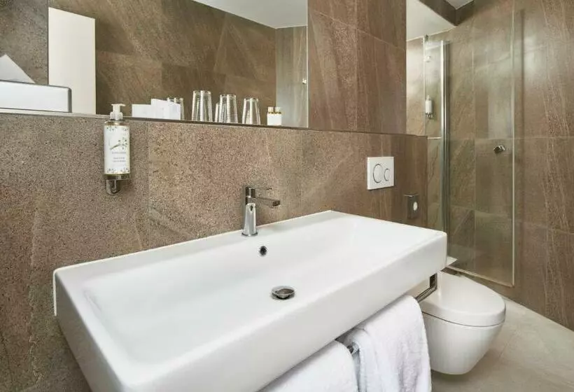 Deluxe-sviitti, Orea Hotel Pyramida Praha