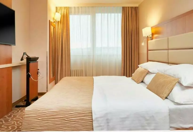 Classic-sviitti, Orea Hotel Pyramida Praha
