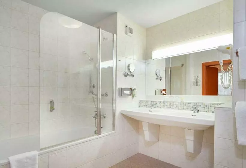 Classic-sviitti, Orea Hotel Pyramida Praha