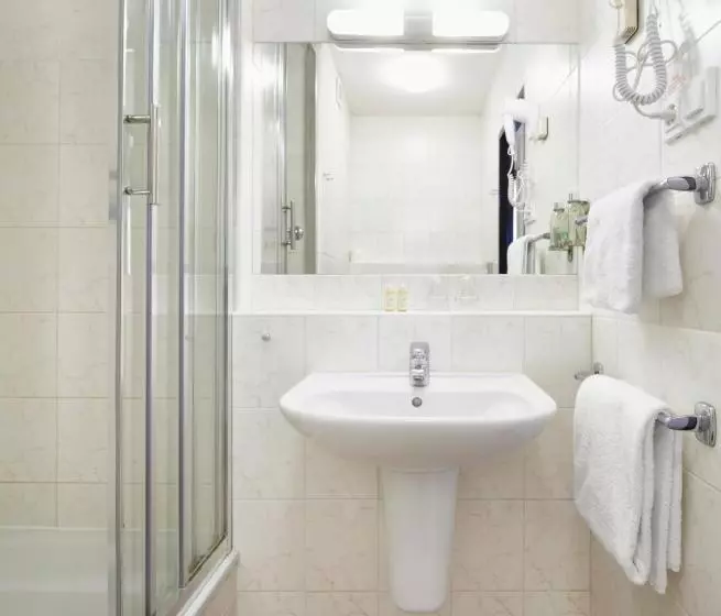 Basic-huone, Orea Hotel Pyramida Praha