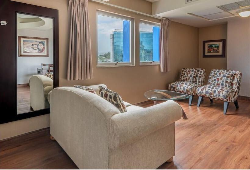 سوییت جونیور, Plaza San Martin