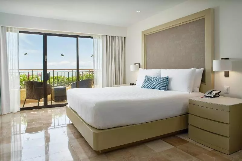 キングサイズベッドのスイートルーム, Marriott Puerto Vallarta Resort & Spa