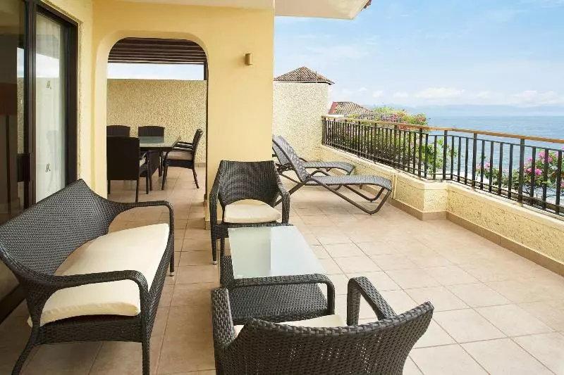 キングサイズベッドのスイートルーム, Marriott Puerto Vallarta Resort & Spa