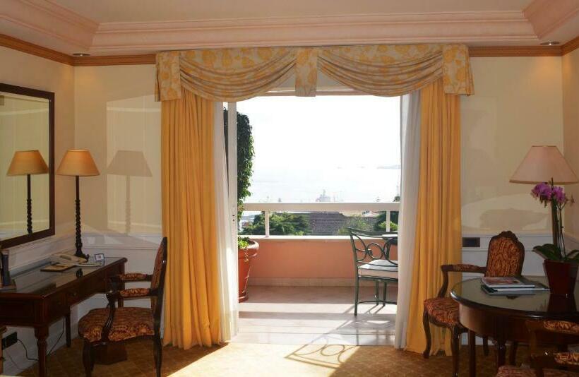 سوییت جونیور, Olissippo Lapa Palace – The Leading Hotels Of The World