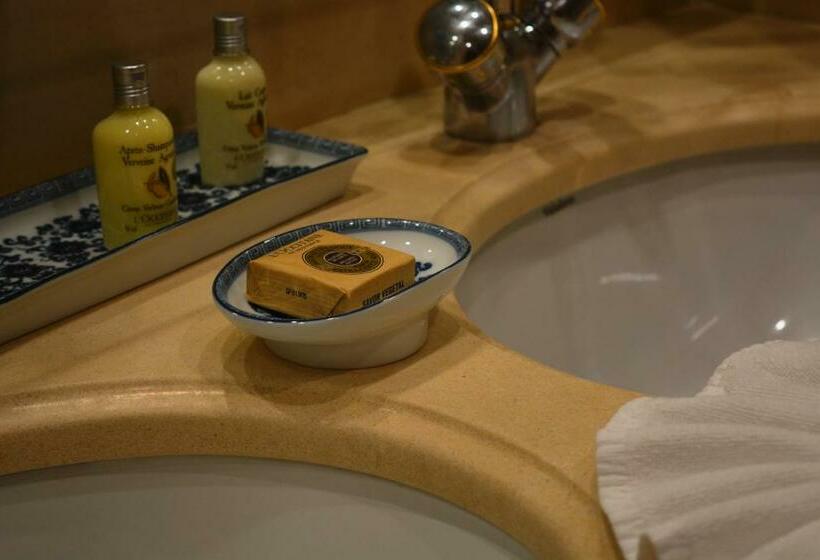 جناح جونيور, Olissippo Lapa Palace – The Leading Hotels Of The World