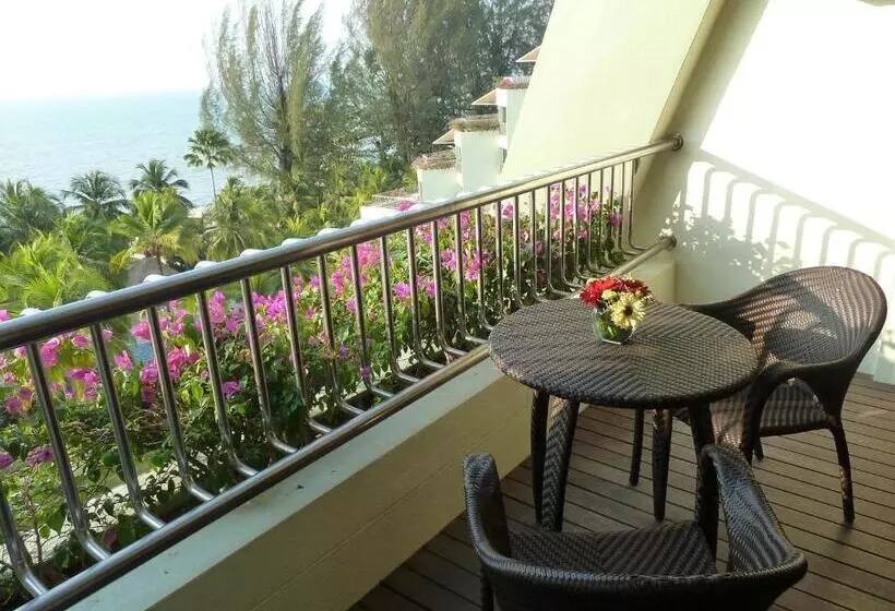 オーシャンビューのプレミアムルーム。, Parkroyal Penang Resort