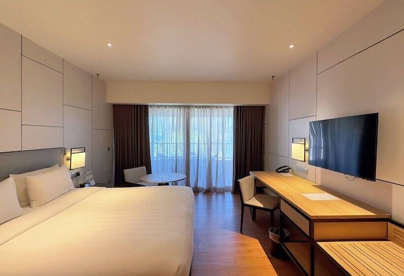 חדר פרמיום נוף לים, Parkroyal Penang Resort