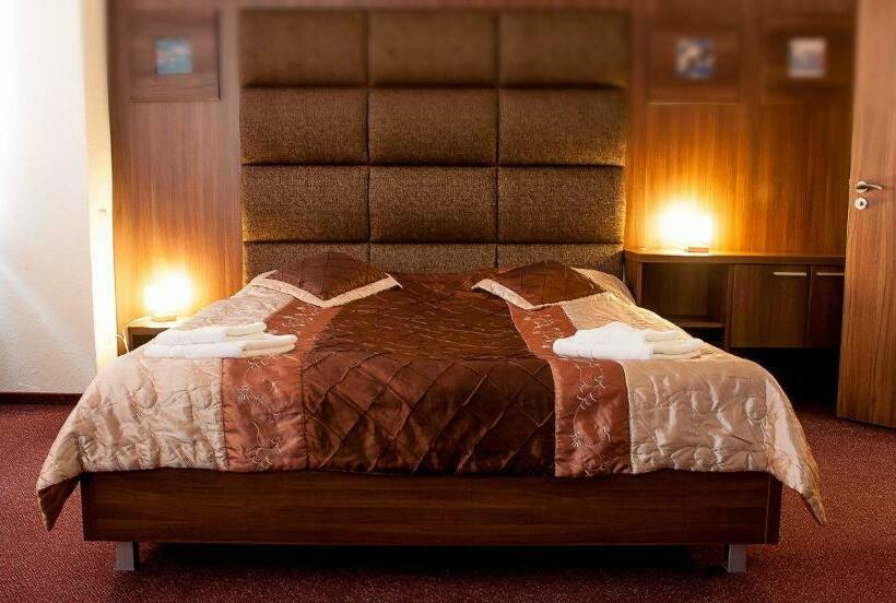 غرفة كلاسيكية, Branč, Garni