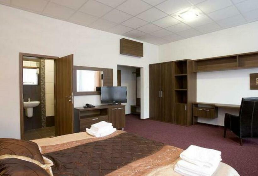 غرفة كلاسيكية, Branč, Garni