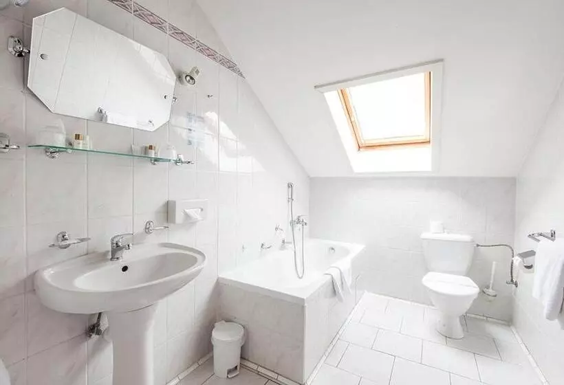 اتاق راحتی, Monti Spa