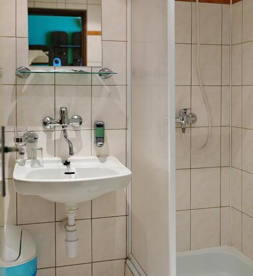 اتاق استاندارد یک نفره, Slovakia