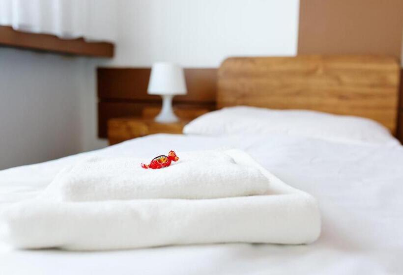 اتاق استاندارد یک نفره, Slovakia