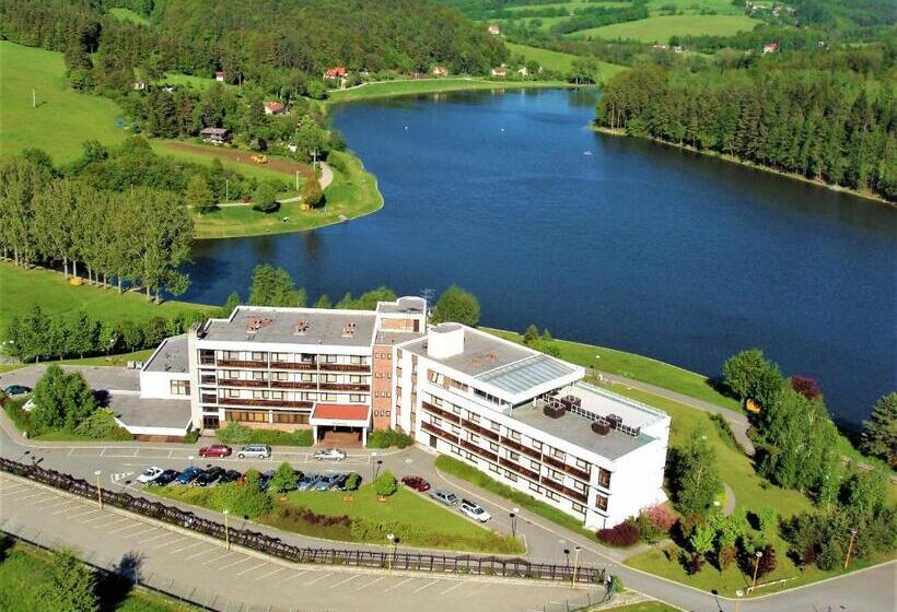 غرفة قياسية ثلاثية, Adamantino